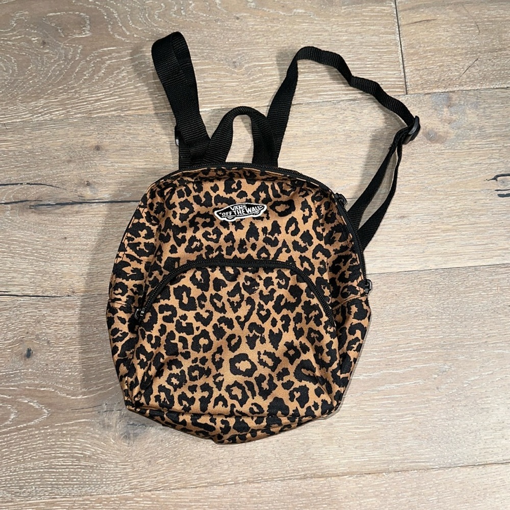 Cute Vans off the wall mini backpack cheetah print only used once!